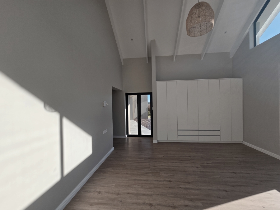 4 Bedroom Property for Sale in Kingswood Golf Estate Western Cape